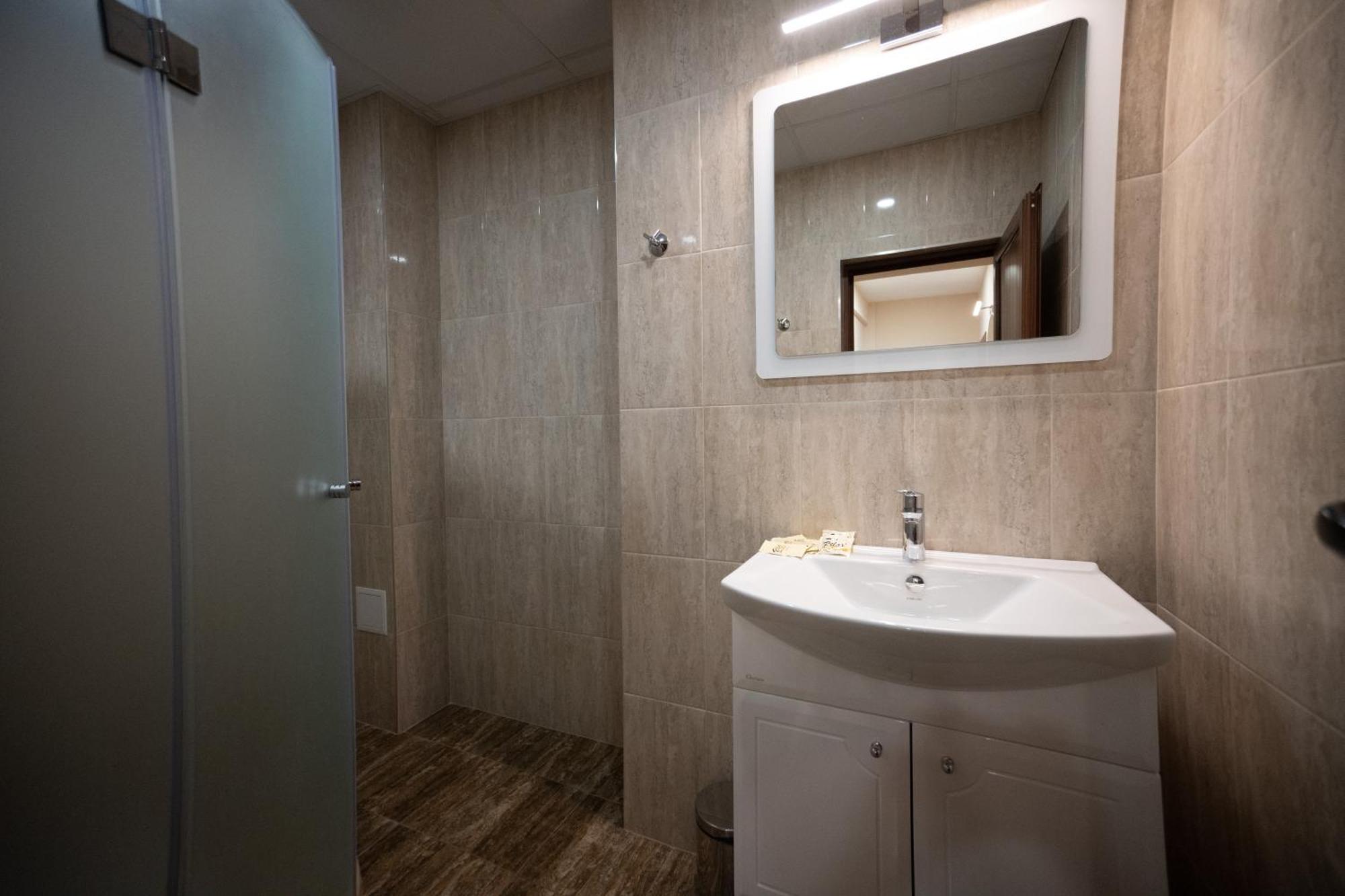 Hotel Velista Вонешта-Вода Экстерьер фото