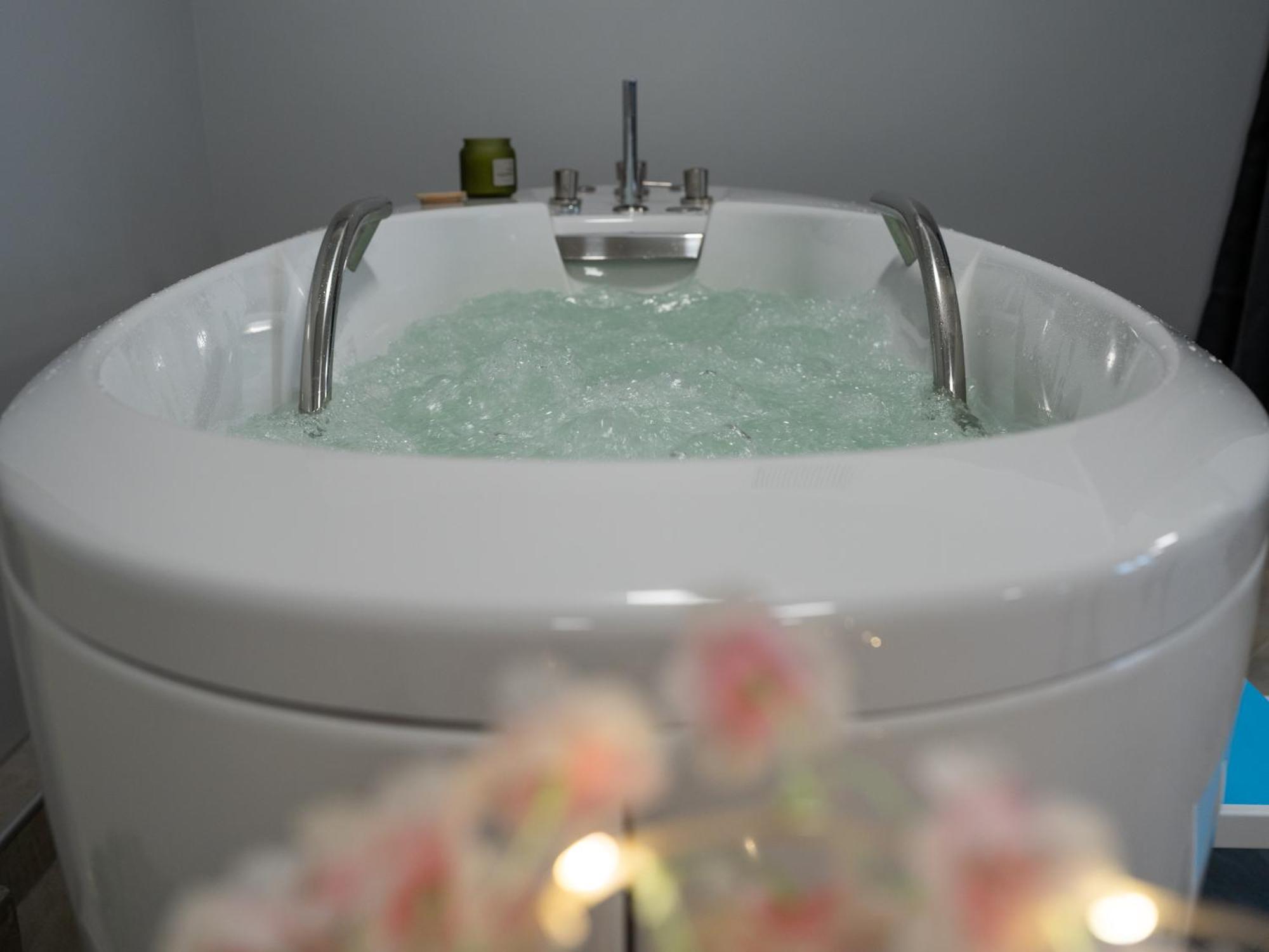 Hotel Velista Вонешта-Вода Экстерьер фото