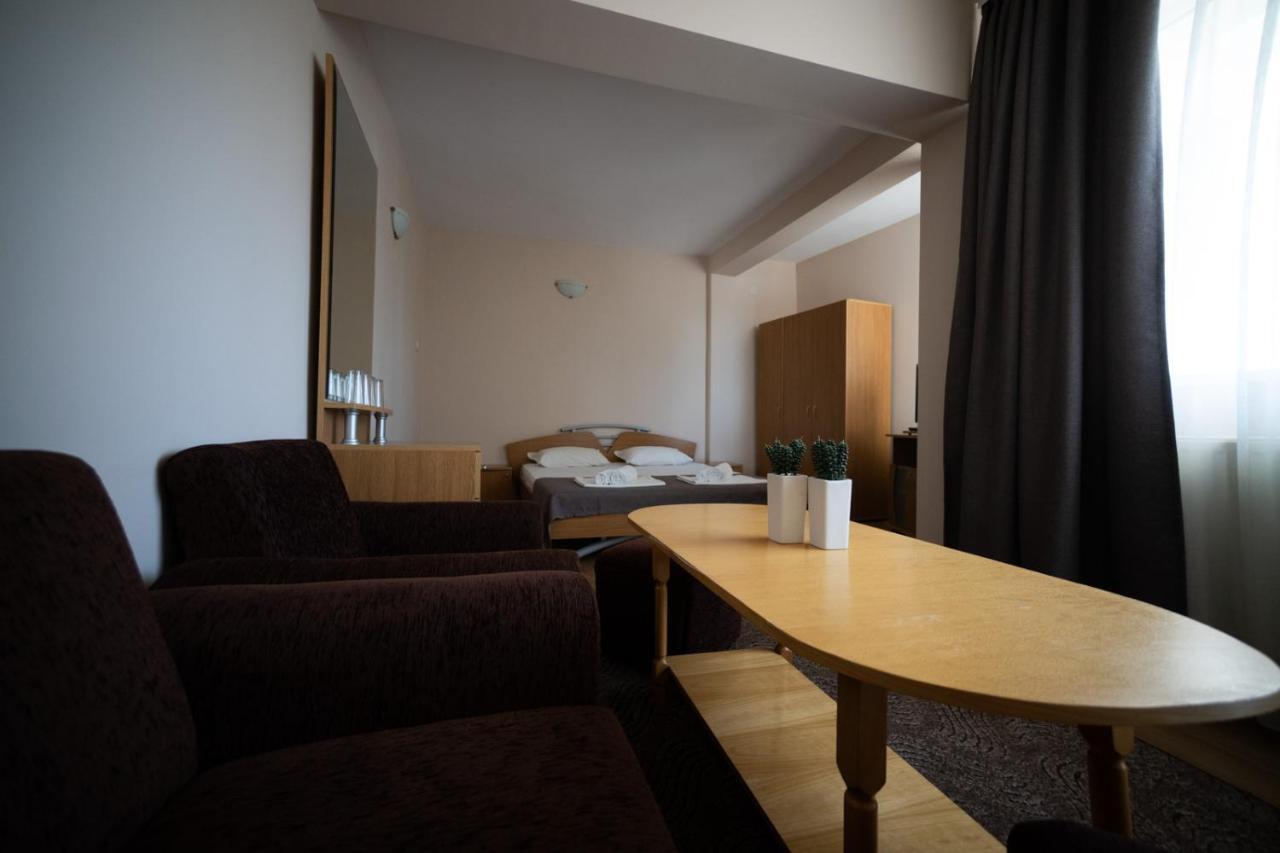 Hotel Velista Вонешта-Вода Экстерьер фото